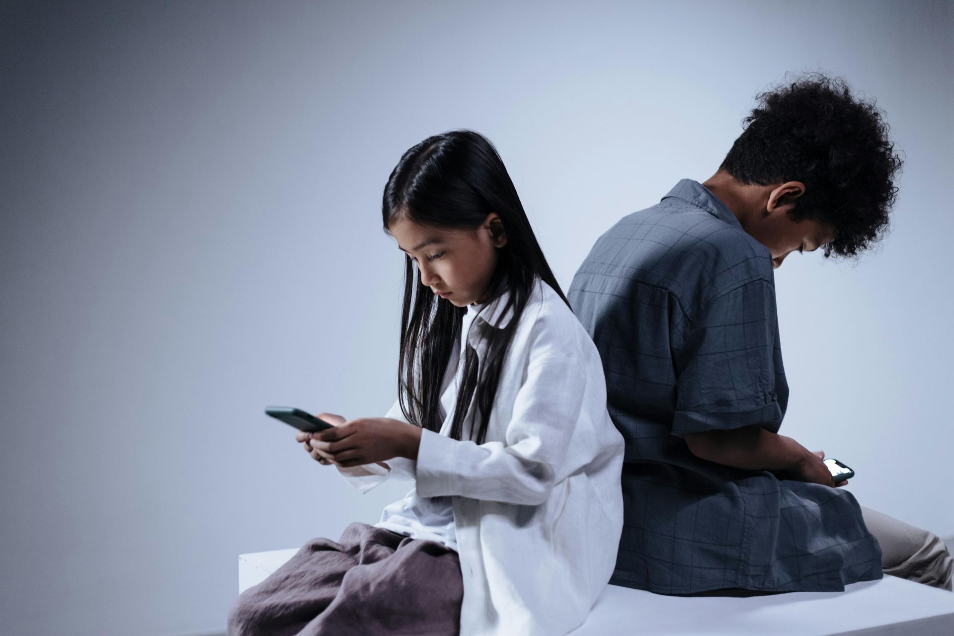 Smartphones vs Teenagers: Helping Teens Find Balance