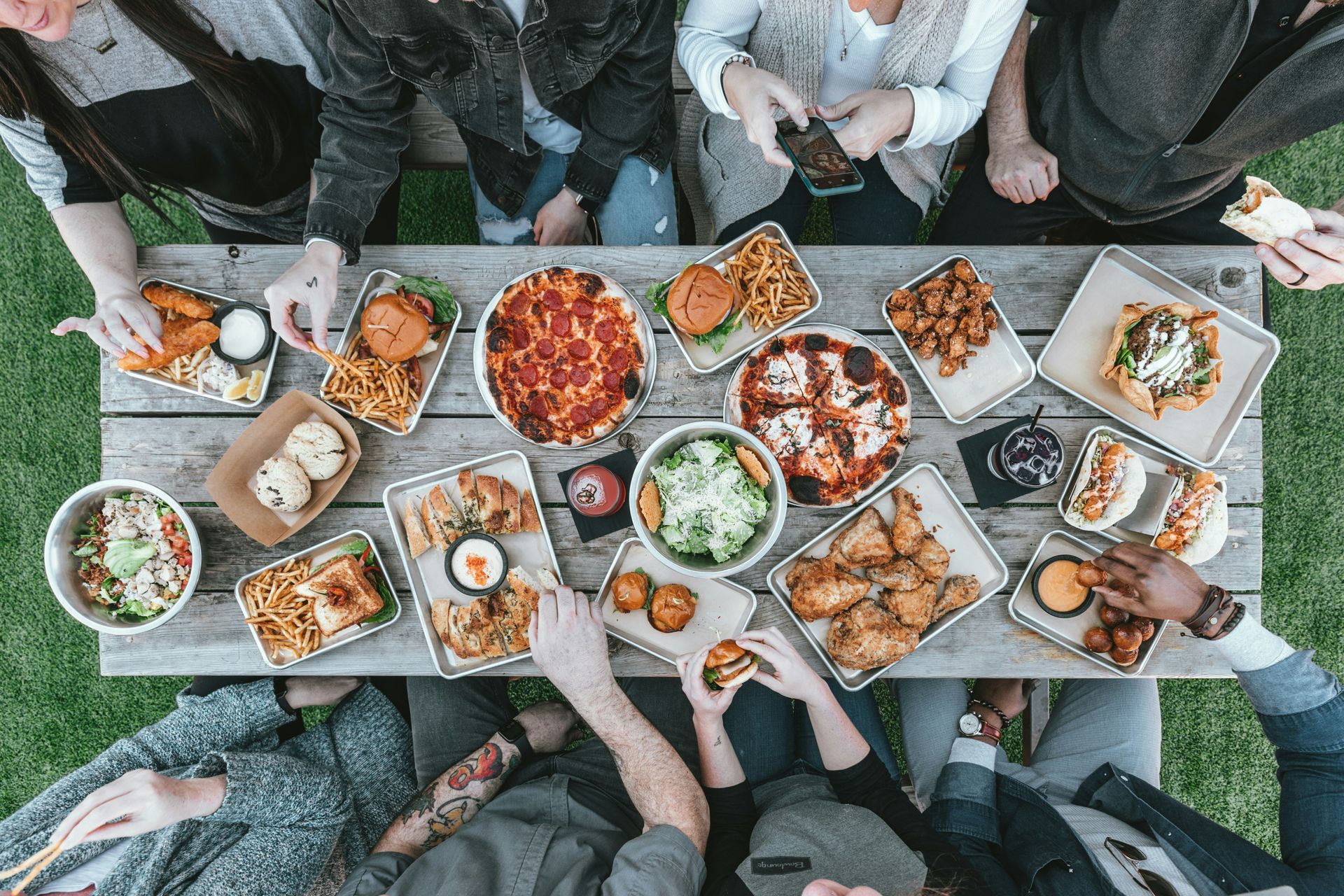 Emotional Eating vs Binge Eating: Understanding the Difference