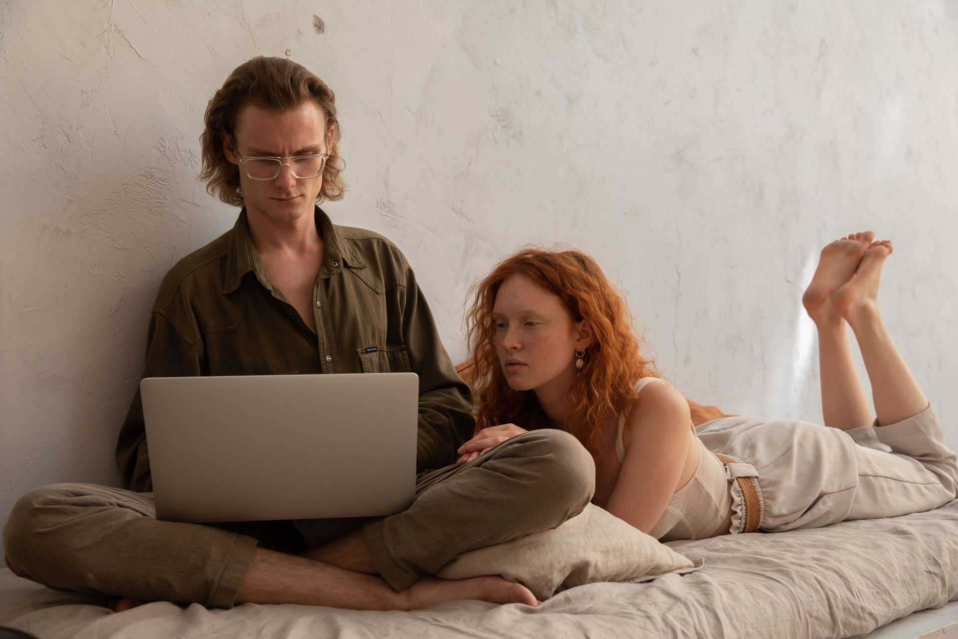 Two parents at home on a laptop exploring parent coaching therapy in California