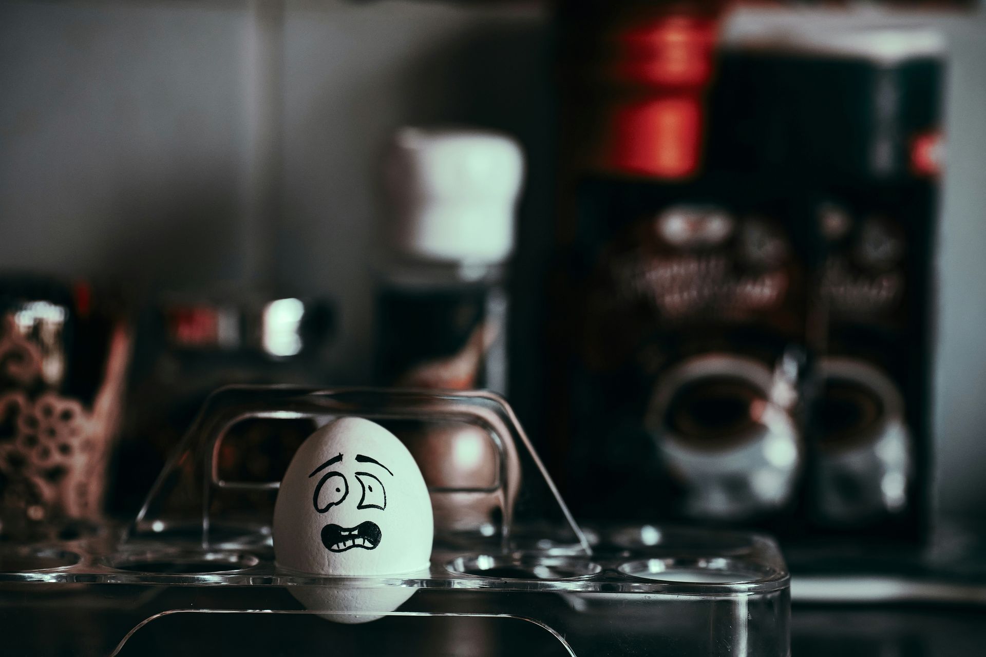 egg with an anxious face drawn on it. how to manage anxiety; what does anxiety feel like