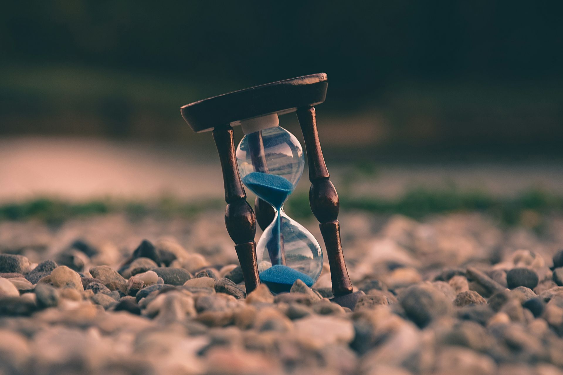 Finding time for therapy hourglass on rocky ground. Weekday evening morning afternoon therapy sessions online Alaska therapist
