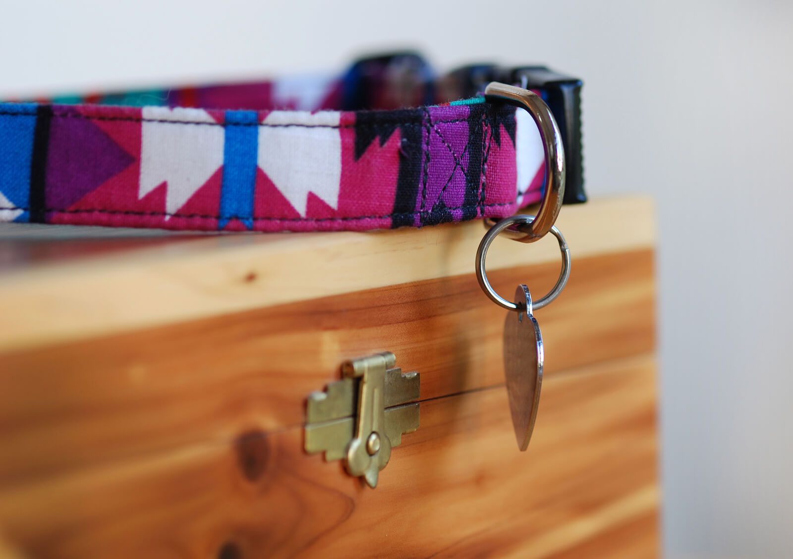 A colorful collar sitting on a wooden box | grief counselor san francisco | grief counseling san francisco, ca | grief therapy in san francisco, ca | 94539 | 94110 | 94112