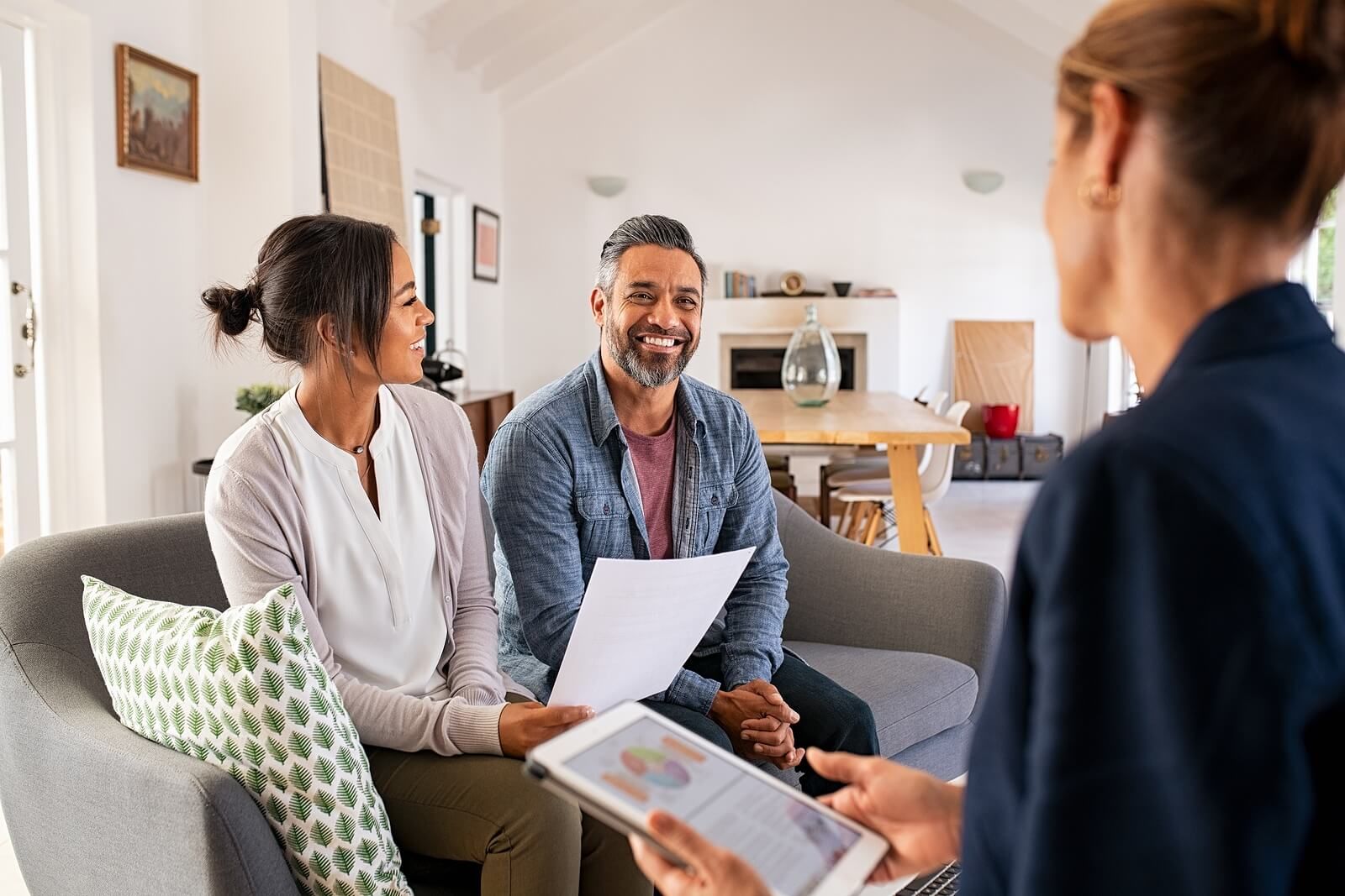 A couple sitting together on a therapist's couch | men’s issues in san francisco, ca | counseling for men san Francisco | men's therapy san francisco, ca | 94607 | 94608 | 94609