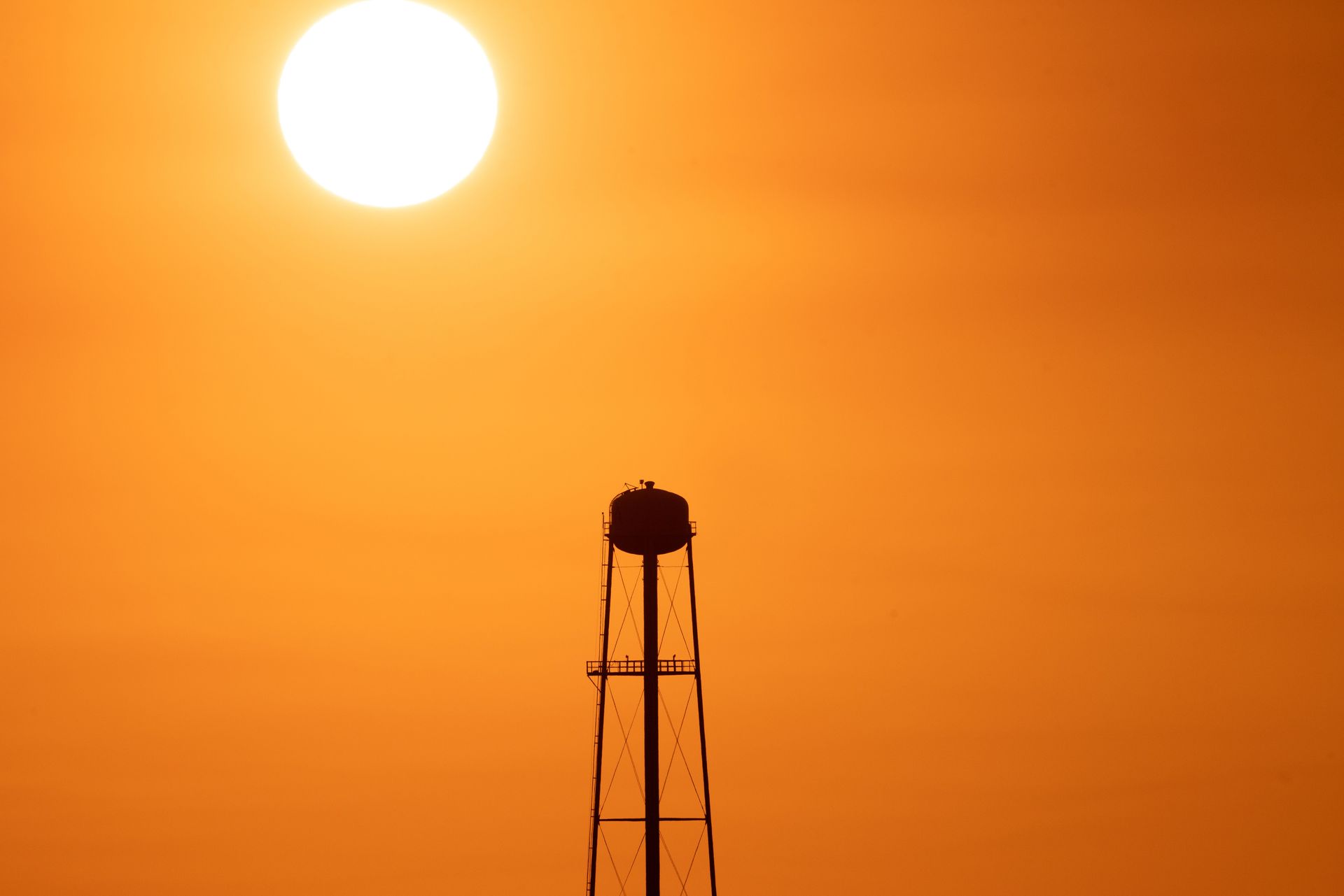 Anxiety in the Heat: How Summer Impacts Mood and Energy Levels