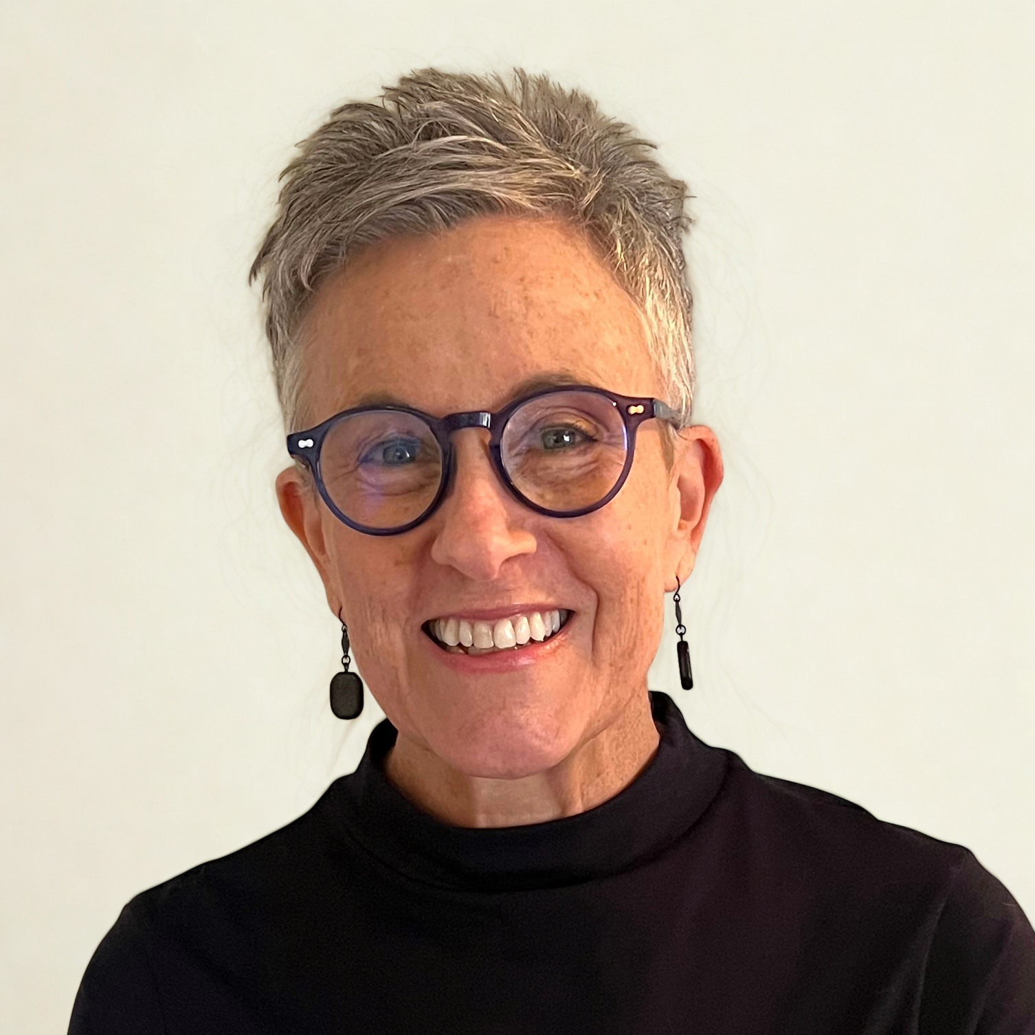 Laura Willa Kanter, LMSW (she/they)