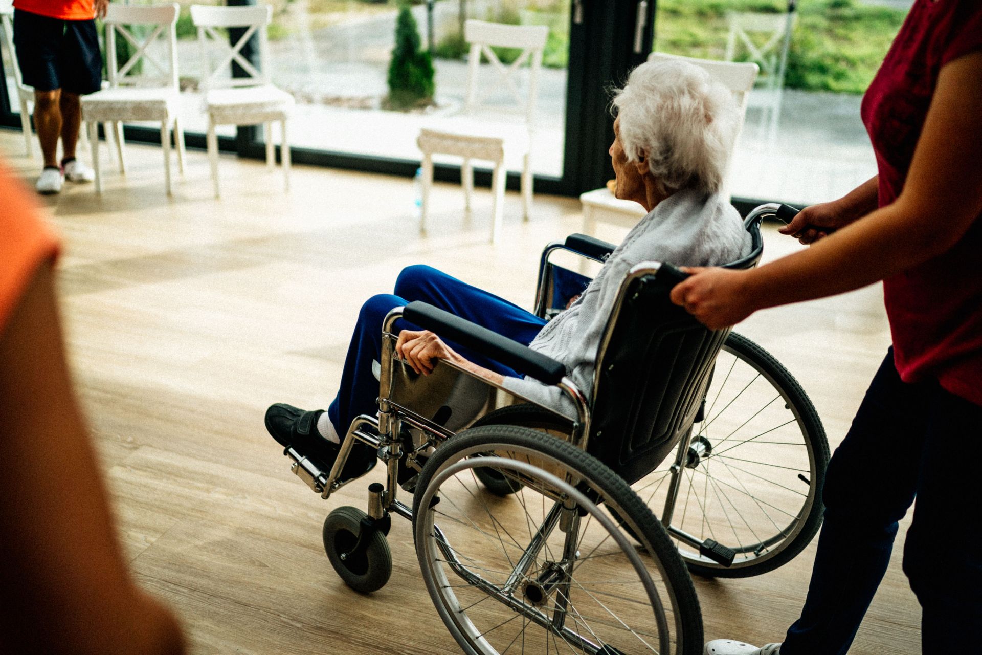 Standing in the Middle: Loving Aging Parents While Loving Your Life Too