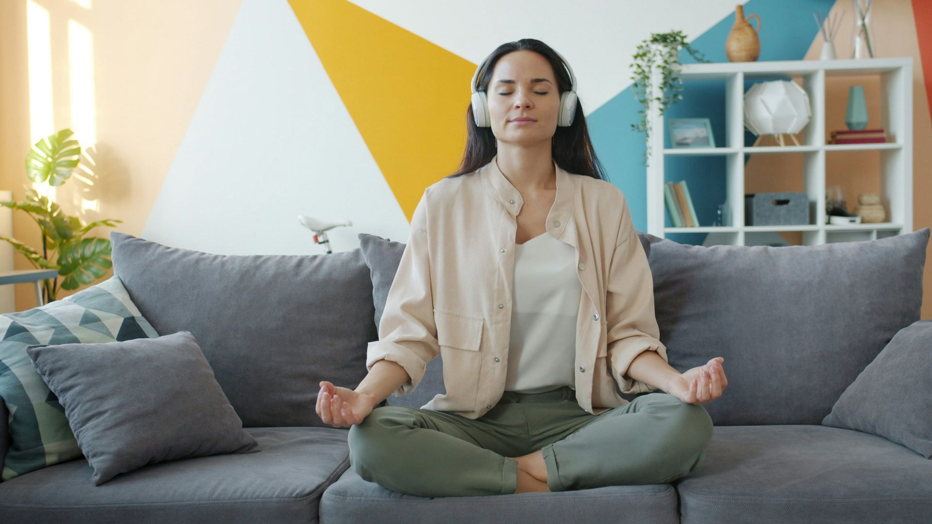 Mindfulness-Based Therapy vs. Meditation Apps