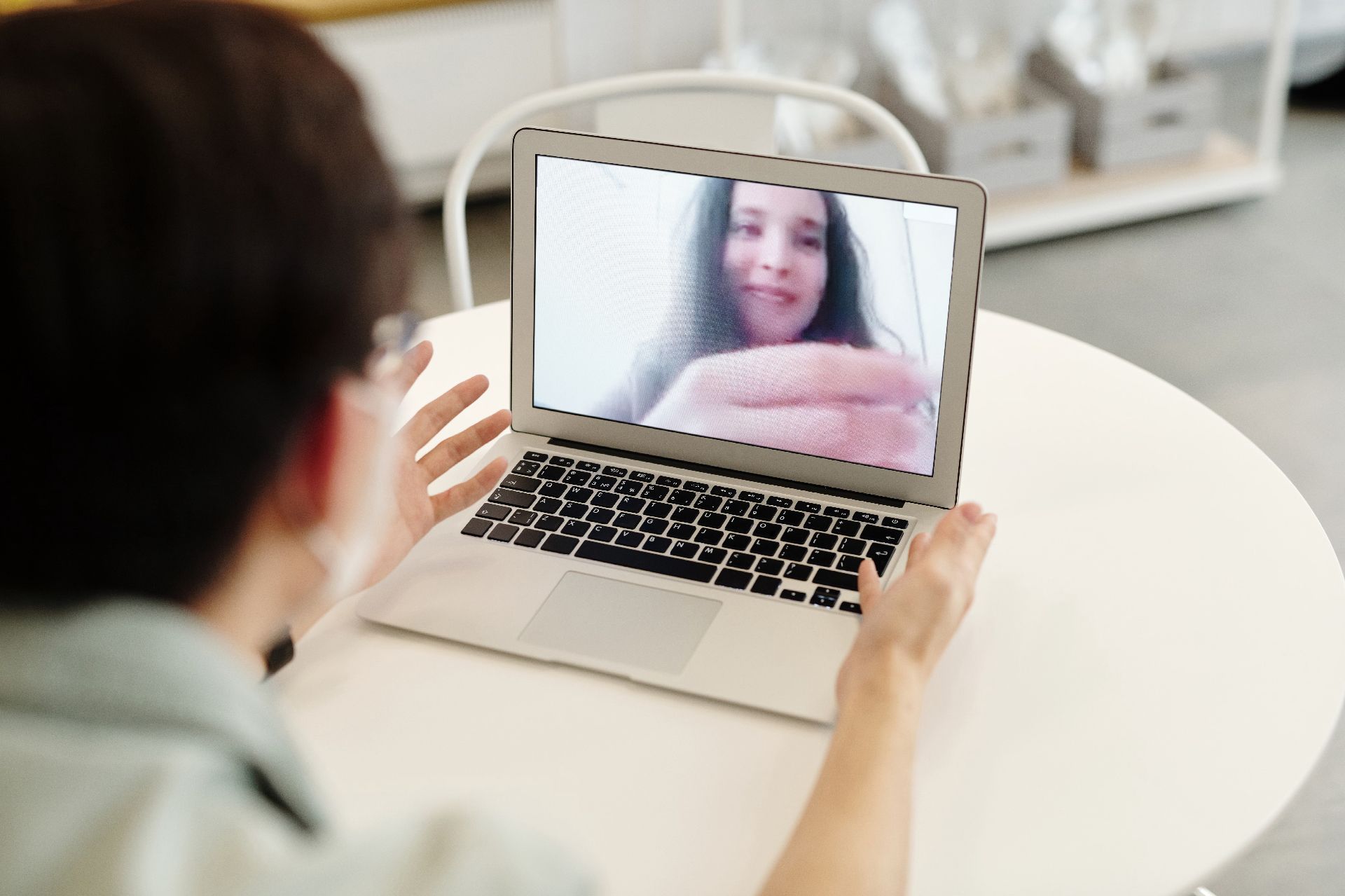 Virtual vs. In-Person Therapy: Finding the Right Fit for You