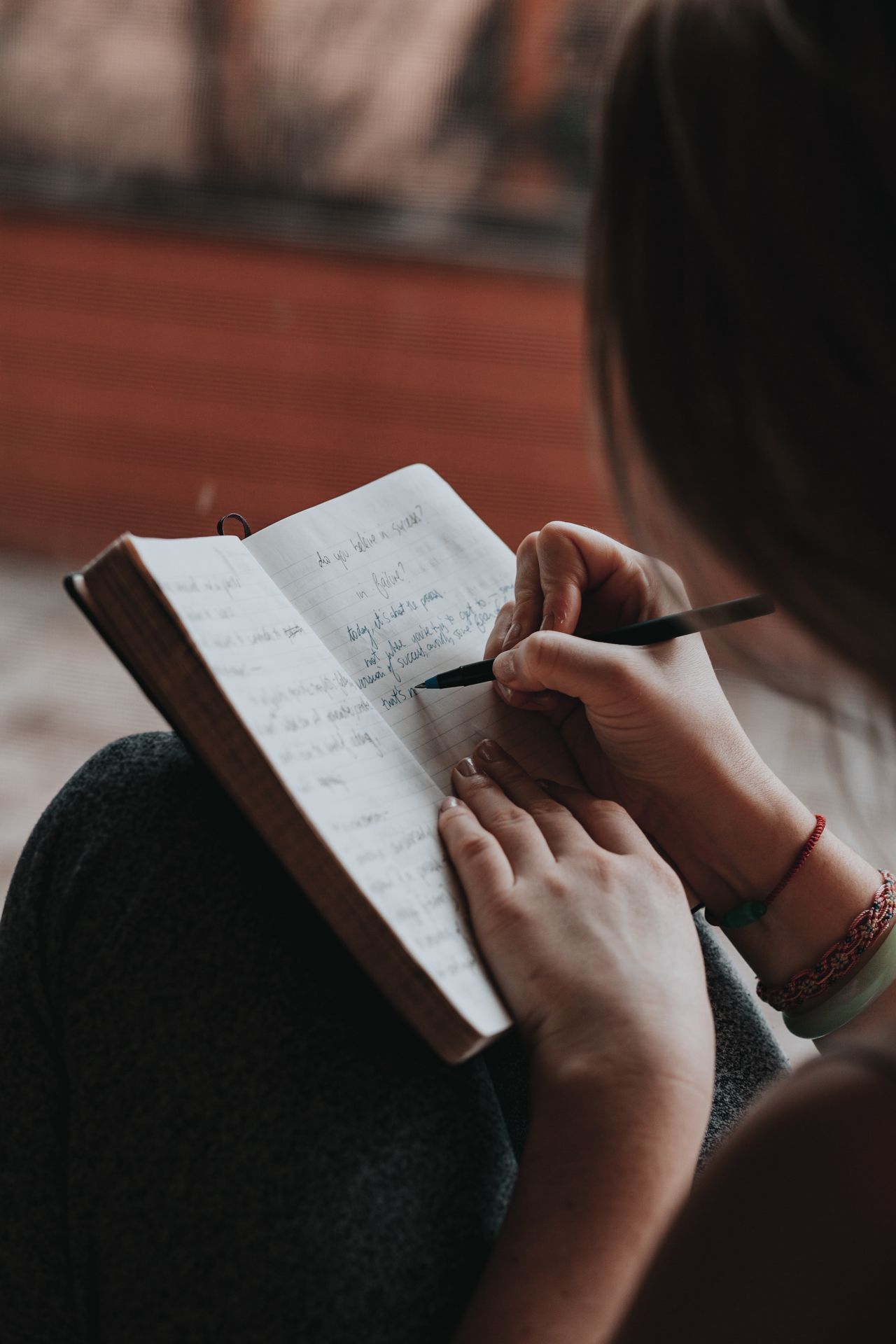 Striding Forward into the New Year: Navigating Effective Goal Setting